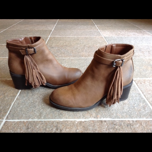 Sam Edelman Shoes - NWOT Sam Edelman booties with fringe.